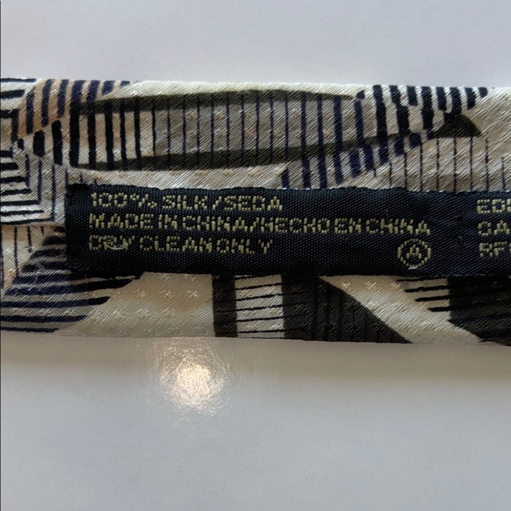 100% Silk Geometric Patterned Tie - image 7